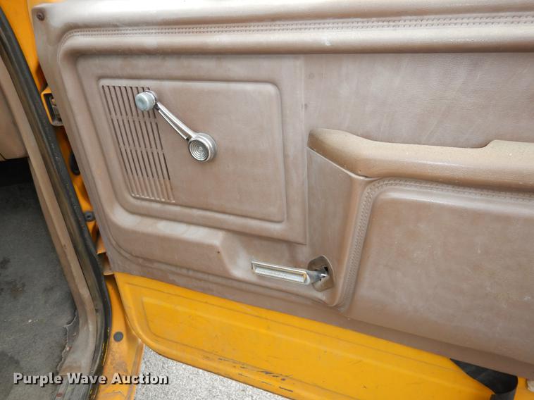 image for item DA1364 1986 Ford F150 pickup truck