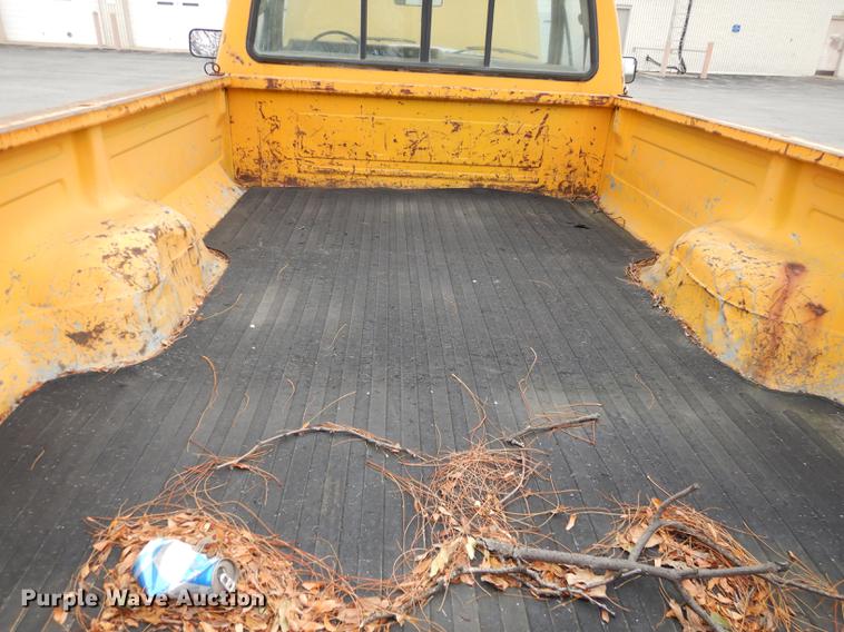 image for item DA1364 1986 Ford F150 pickup truck