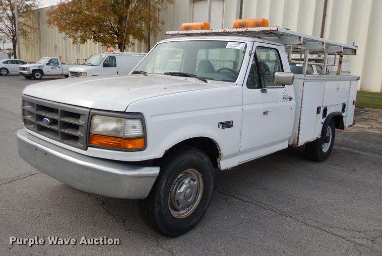 image for item DA1366 1995 Ford F250 XL utility bed pickup truck