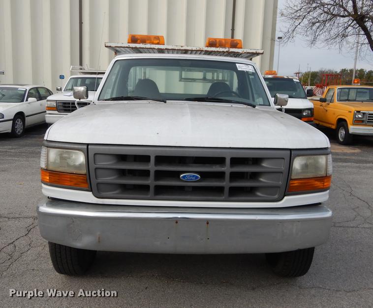 image for item DA1366 1995 Ford F250 XL utility bed pickup truck