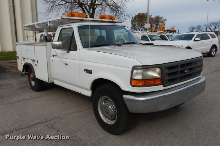 image for item DA1366 1995 Ford F250 XL utility bed pickup truck