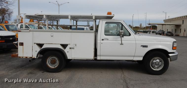image for item DA1366 1995 Ford F250 XL utility bed pickup truck