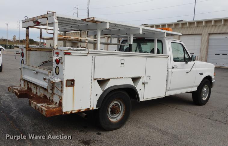 image for item DA1366 1995 Ford F250 XL utility bed pickup truck