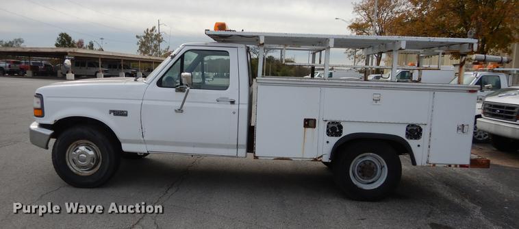 image for item DA1366 1995 Ford F250 XL utility bed pickup truck