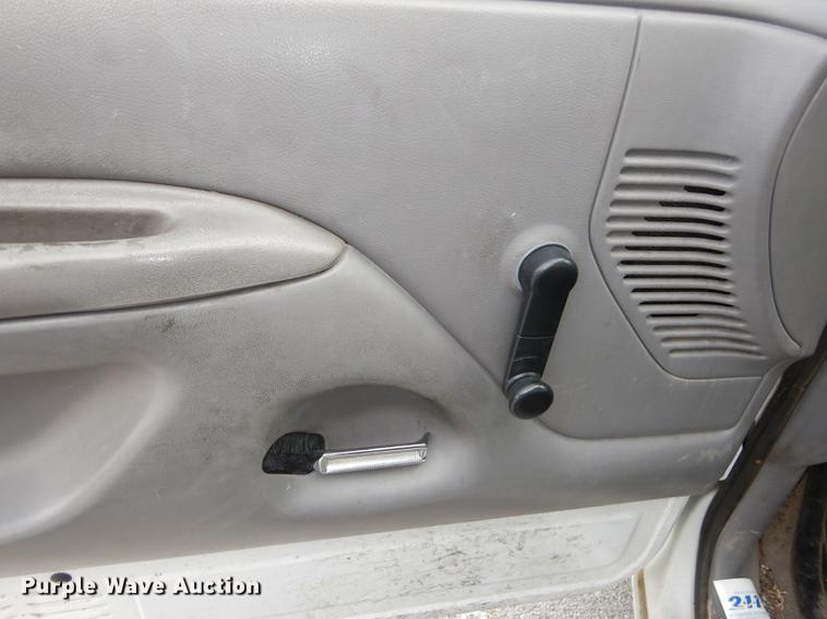 image for item DA1366 1995 Ford F250 XL utility bed pickup truck