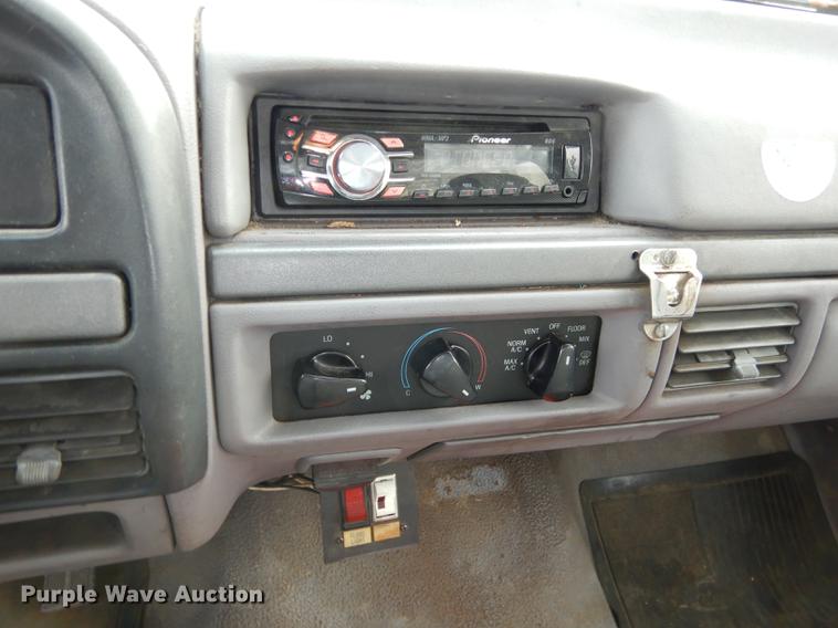 image for item DA1366 1995 Ford F250 XL utility bed pickup truck