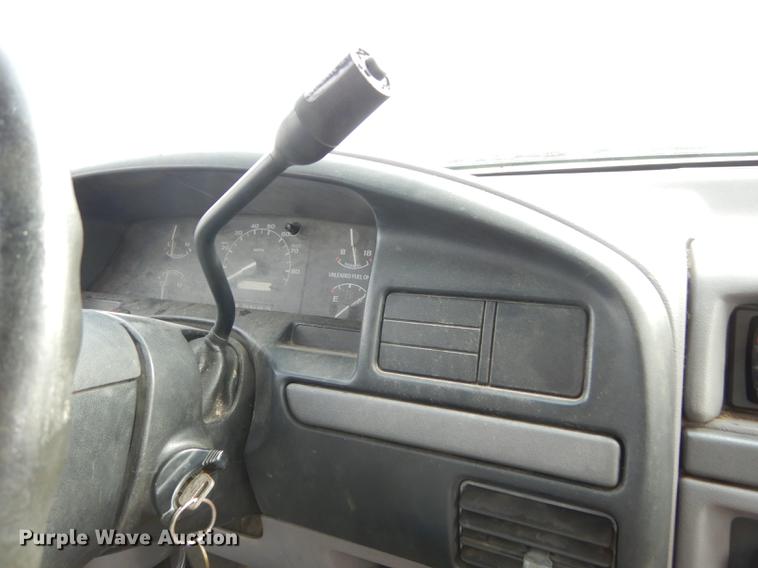 image for item DA1366 1995 Ford F250 XL utility bed pickup truck