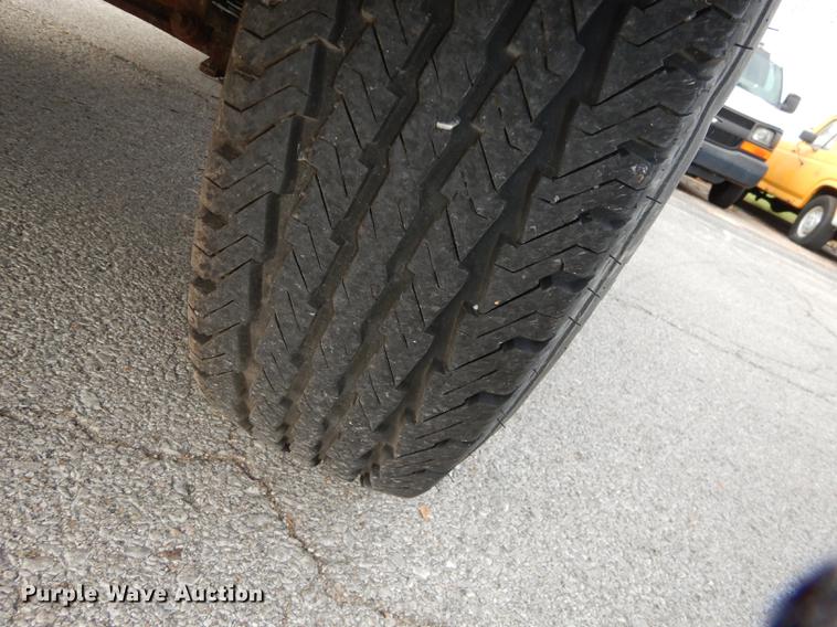 image for item DA1366 1995 Ford F250 XL utility bed pickup truck