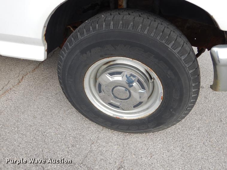 image for item DA1366 1995 Ford F250 XL utility bed pickup truck