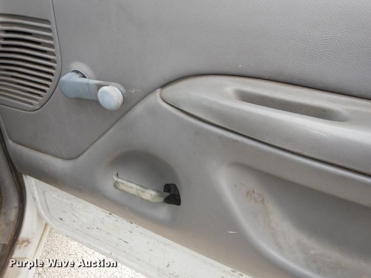 image for item DA1366 1995 Ford F250 XL utility bed pickup truck