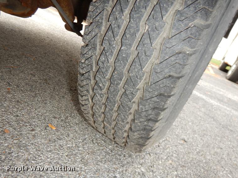 image for item DA1366 1995 Ford F250 XL utility bed pickup truck