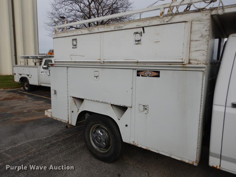 image for item DA1367 1995 Ford F350  XL Super Duty Crew Cab utility bed truck