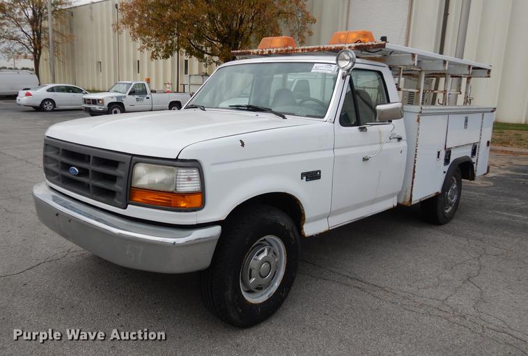 image for item DA1369 1995 Ford F250 XL utility bed pickup truck