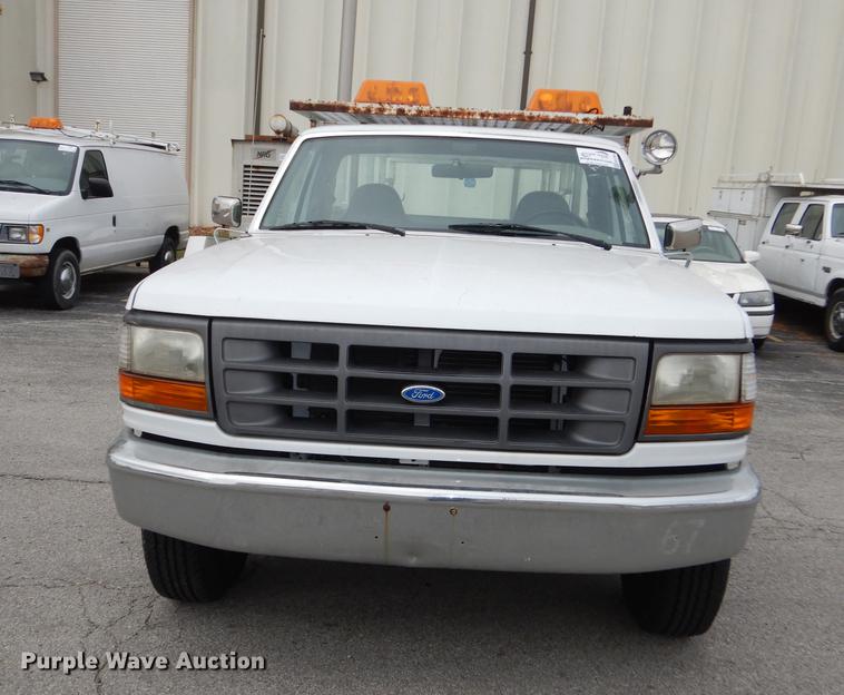 image for item DA1369 1995 Ford F250 XL utility bed pickup truck