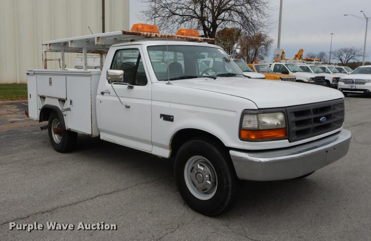 image for item DA1369 1995 Ford F250 XL utility bed pickup truck