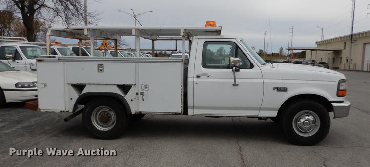 image for item DA1369 1995 Ford F250 XL utility bed pickup truck