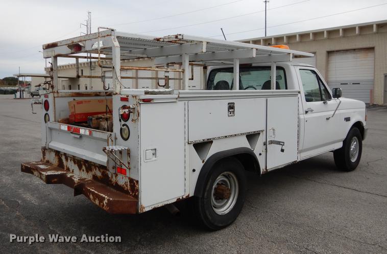 image for item DA1369 1995 Ford F250 XL utility bed pickup truck