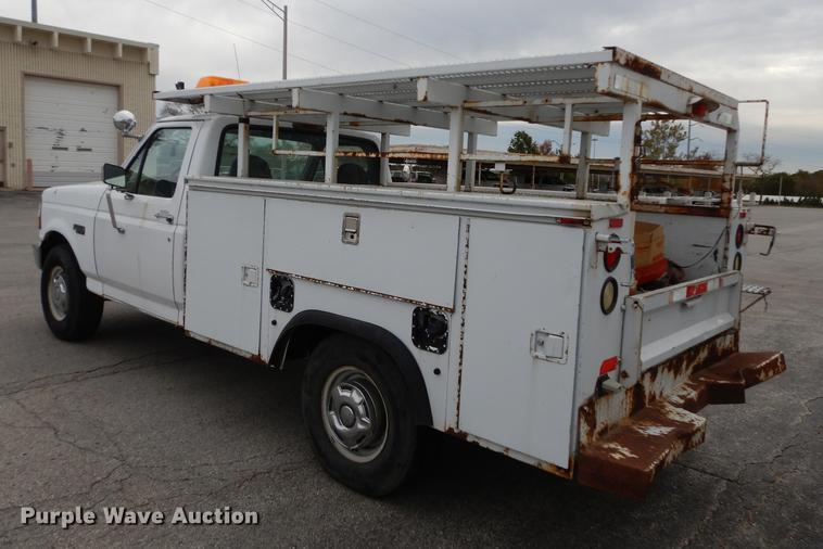 image for item DA1369 1995 Ford F250 XL utility bed pickup truck