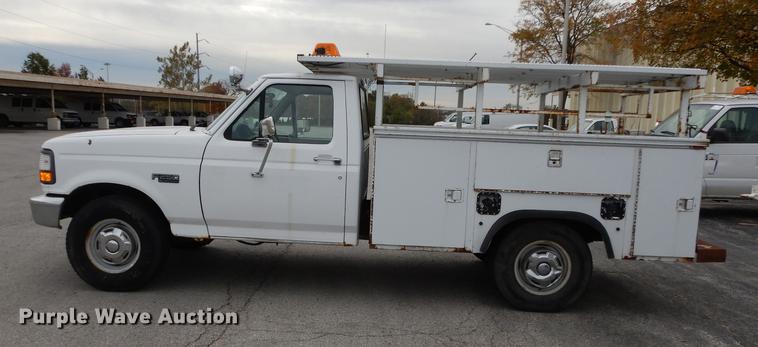 image for item DA1369 1995 Ford F250 XL utility bed pickup truck