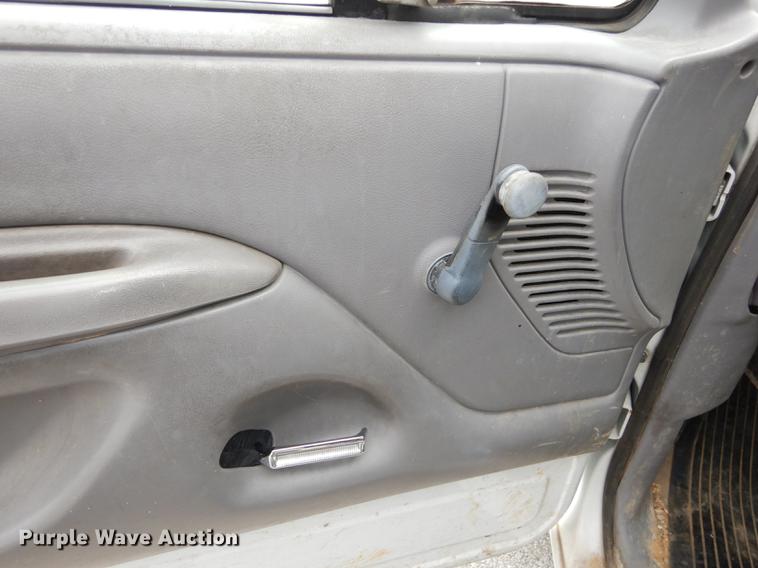 image for item DA1369 1995 Ford F250 XL utility bed pickup truck