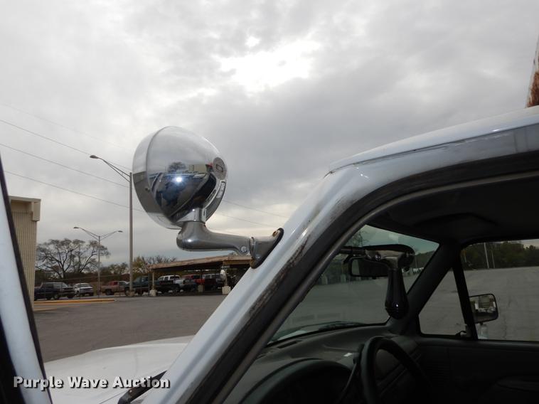 image for item DA1369 1995 Ford F250 XL utility bed pickup truck