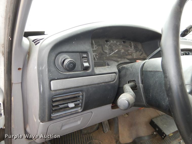 image for item DA1369 1995 Ford F250 XL utility bed pickup truck