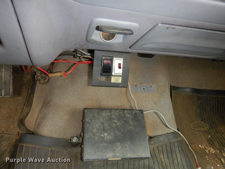 image for item DA1369 1995 Ford F250 XL utility bed pickup truck