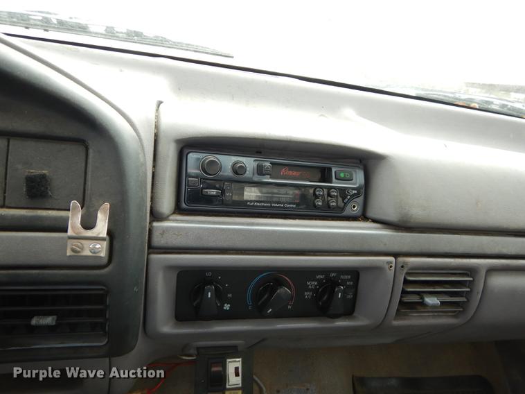 image for item DA1369 1995 Ford F250 XL utility bed pickup truck