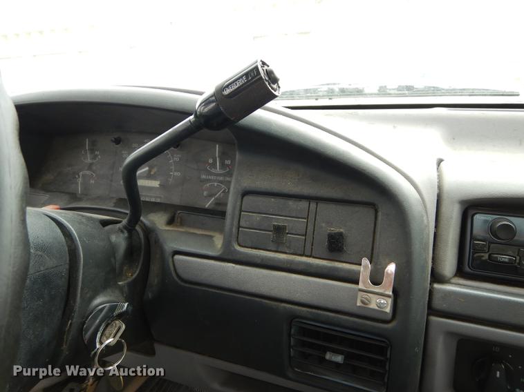 image for item DA1369 1995 Ford F250 XL utility bed pickup truck