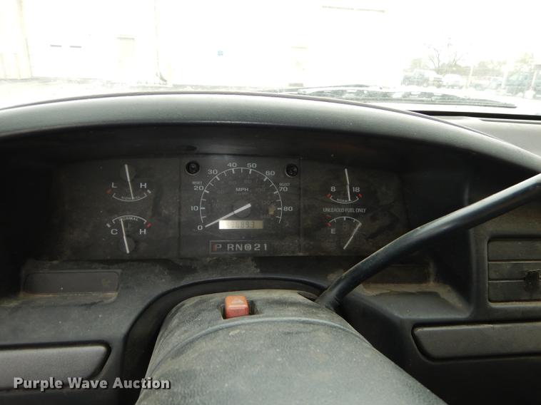 image for item DA1369 1995 Ford F250 XL utility bed pickup truck