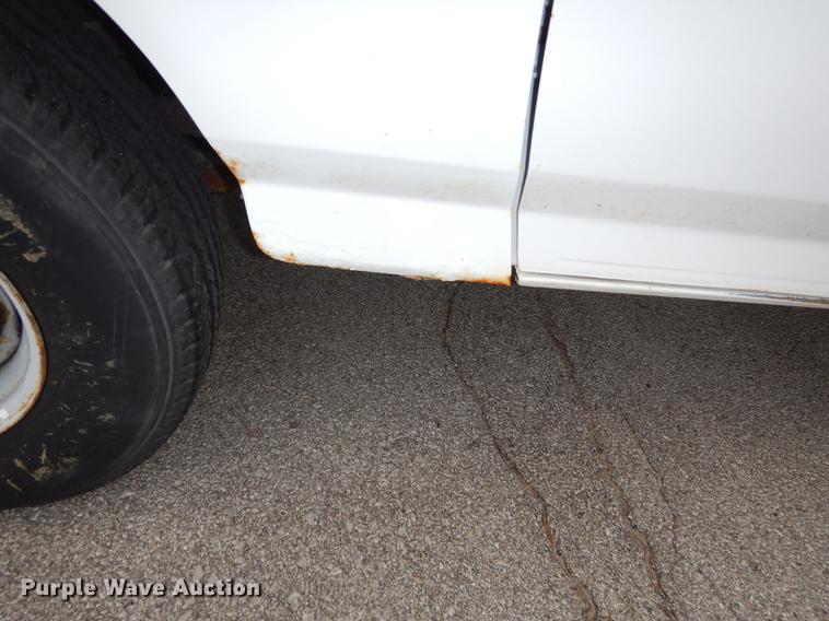 image for item DA1369 1995 Ford F250 XL utility bed pickup truck