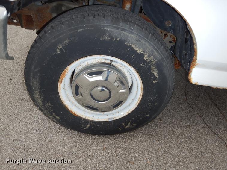 image for item DA1369 1995 Ford F250 XL utility bed pickup truck