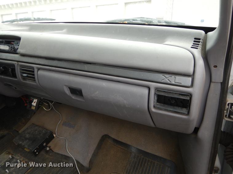 image for item DA1369 1995 Ford F250 XL utility bed pickup truck