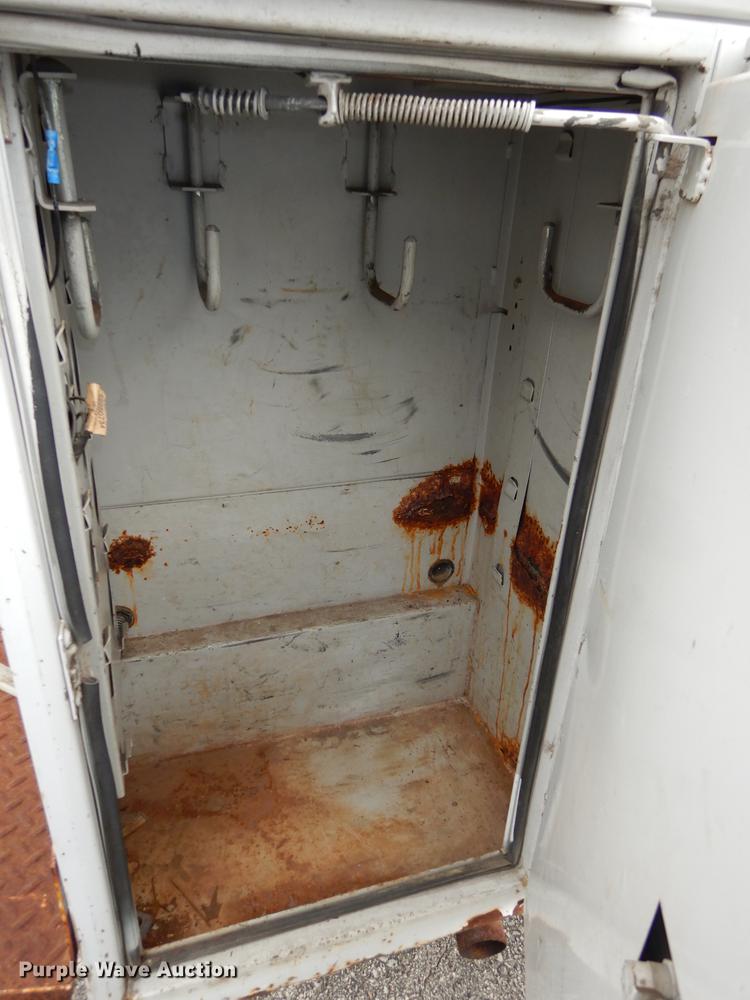 image for item DA1369 1995 Ford F250 XL utility bed pickup truck