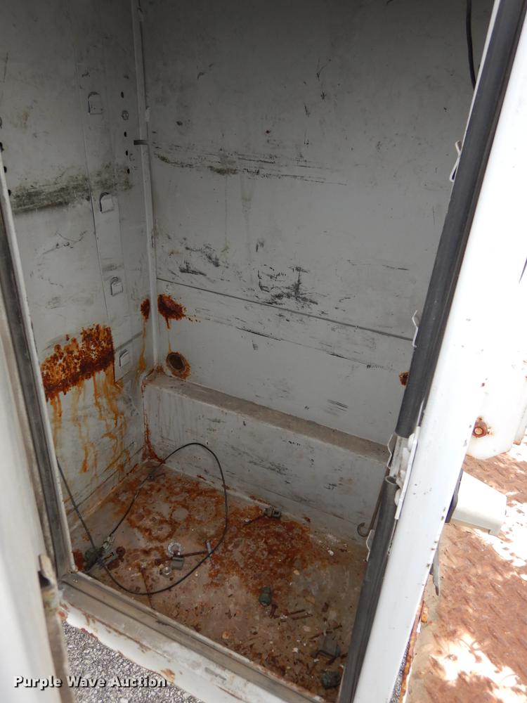 image for item DA1369 1995 Ford F250 XL utility bed pickup truck