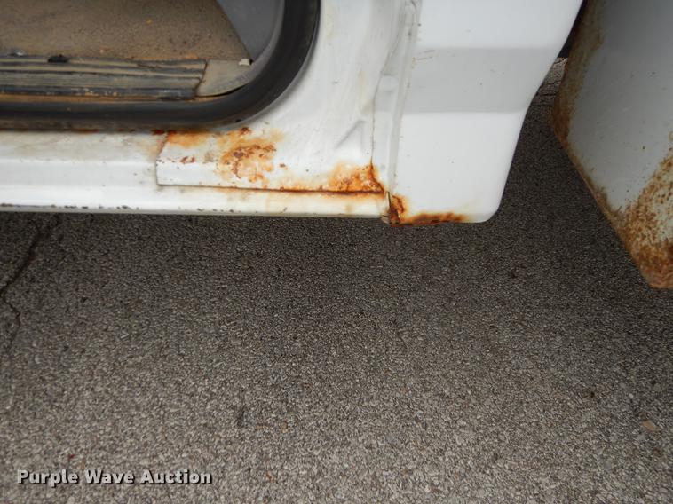 image for item DA1369 1995 Ford F250 XL utility bed pickup truck