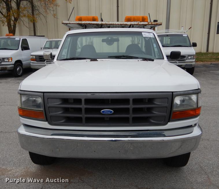 image for item DA1373 1995 Ford F250 Super Duty utility bed truck