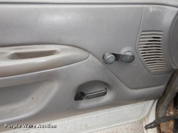 image for item DA1373 1995 Ford F250 Super Duty utility bed truck