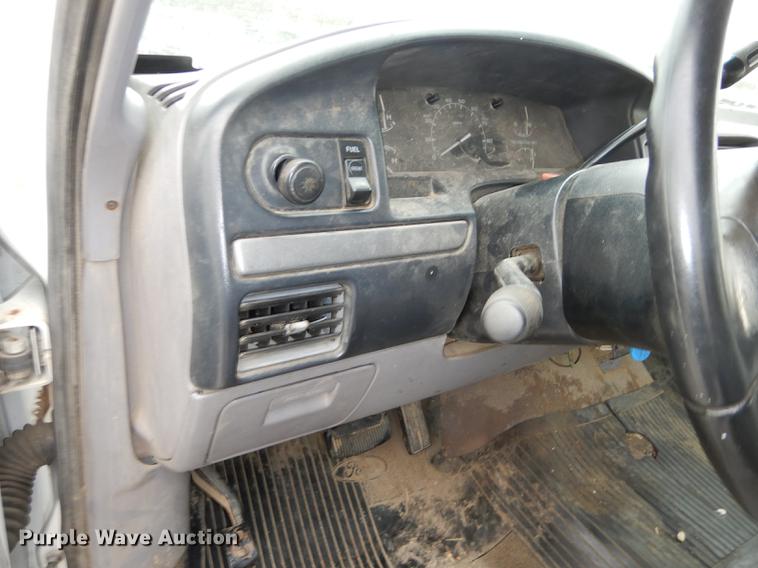image for item DA1373 1995 Ford F250 Super Duty utility bed truck