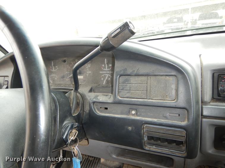 image for item DA1373 1995 Ford F250 Super Duty utility bed truck