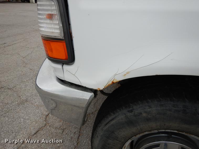 image for item DA1373 1995 Ford F250 Super Duty utility bed truck