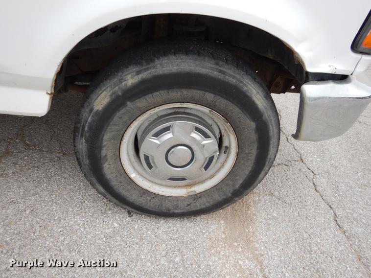 image for item DA1373 1995 Ford F250 Super Duty utility bed truck