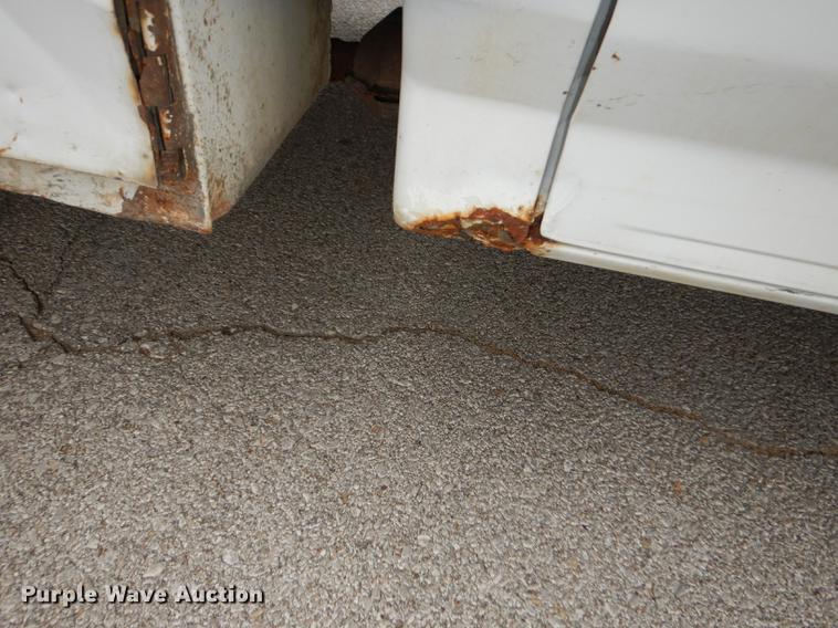 image for item DA1373 1995 Ford F250 Super Duty utility bed truck