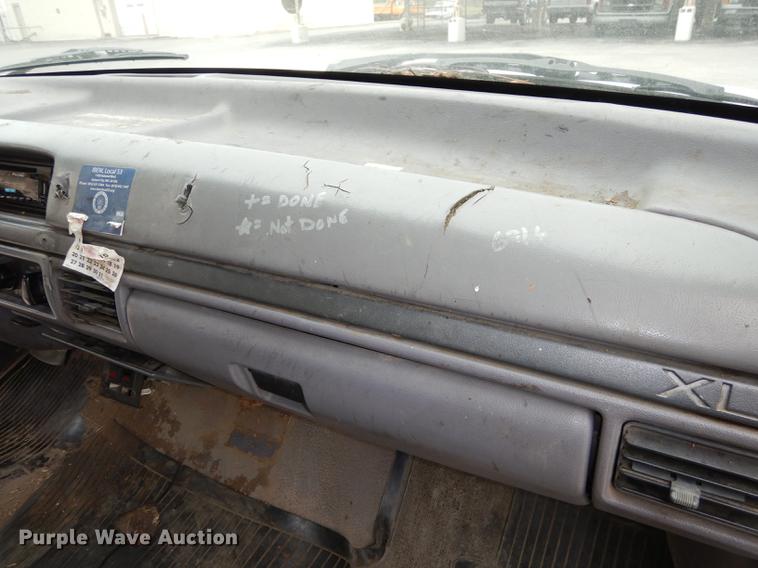 image for item DA1373 1995 Ford F250 Super Duty utility bed truck