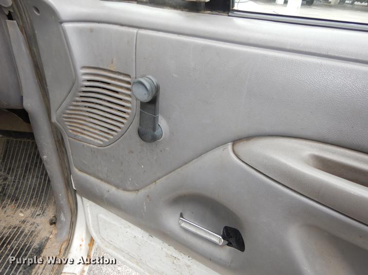 image for item DA1373 1995 Ford F250 Super Duty utility bed truck