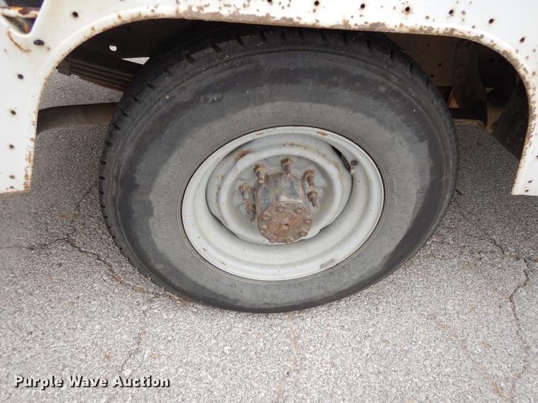 image for item DA1373 1995 Ford F250 Super Duty utility bed truck