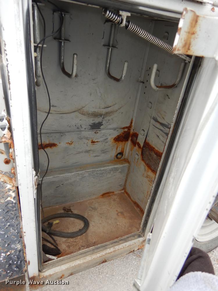 image for item DA1373 1995 Ford F250 Super Duty utility bed truck