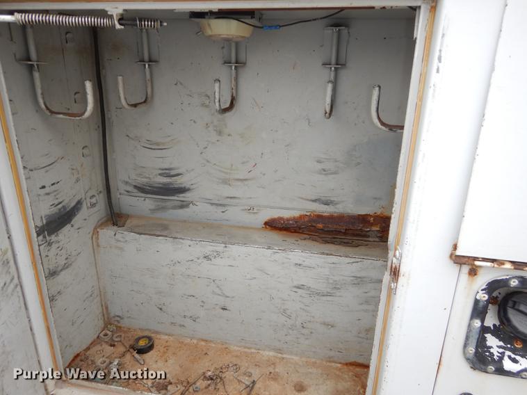 image for item DA1373 1995 Ford F250 Super Duty utility bed truck