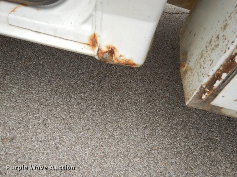 image for item DA1373 1995 Ford F250 Super Duty utility bed truck