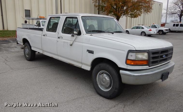 image for item DA1374 1995 Ford F350 Super Duty Crew Cab pickup truck